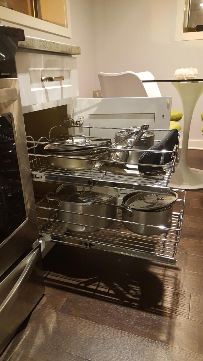 Frosted White Shaker Kitchen Cabinets