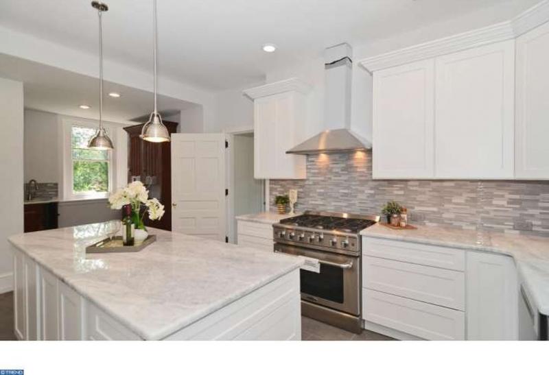Frosted White Shaker Kitchen Cabinets