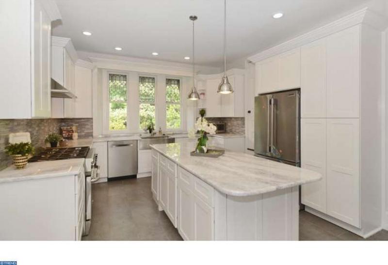 Frosted White Shaker Kitchen Cabinets