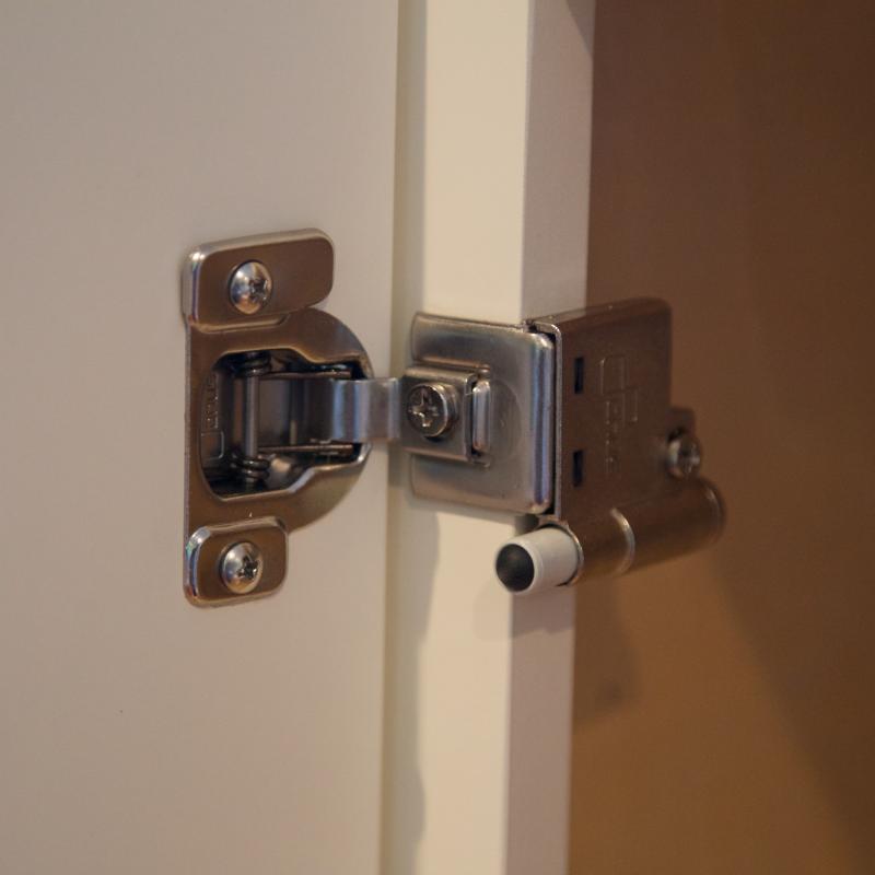 Frosted White Shaker Kitchen Cabinets