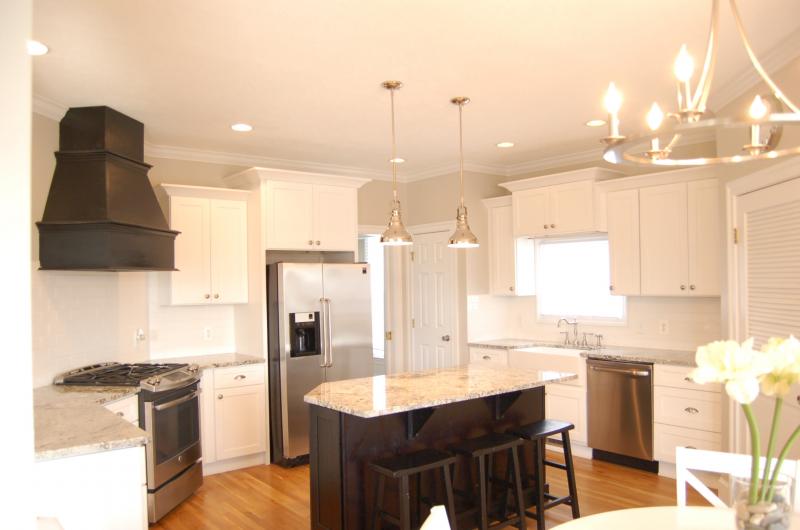 Frosted White Shaker Kitchen Cabinets