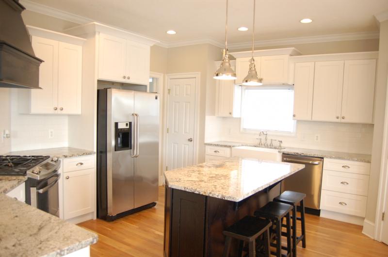 Frosted White Shaker Kitchen Cabinets