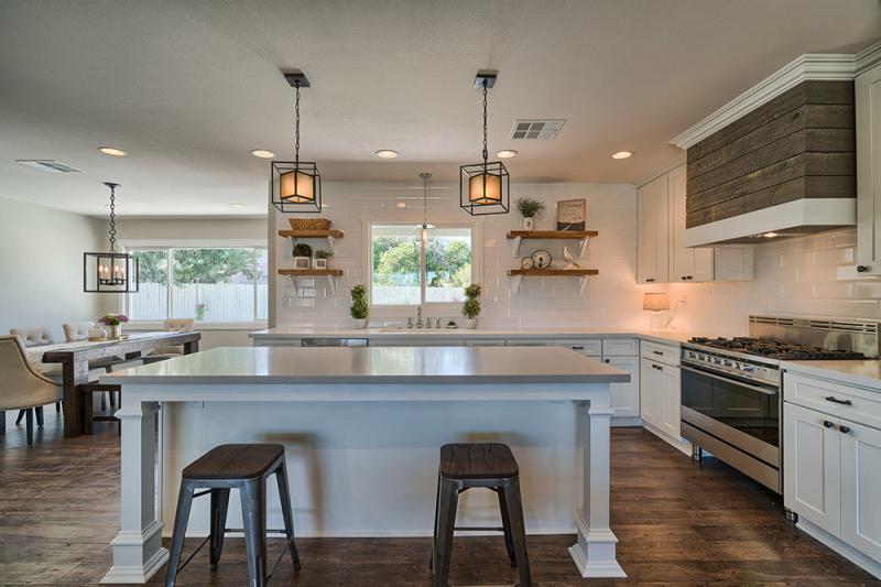 Elegant White Shaker Kitchen Cabinets