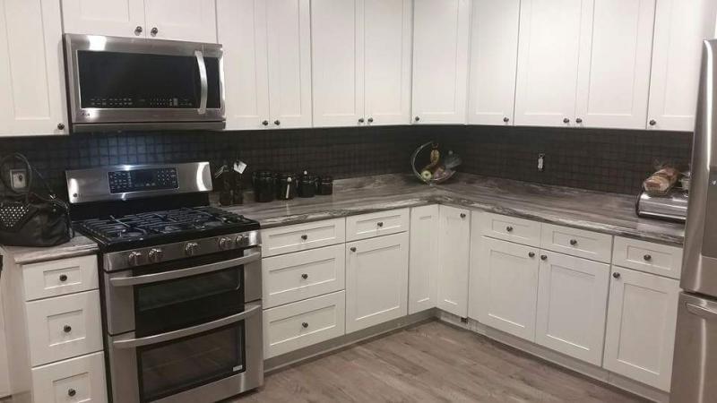 Elegant White Shaker Kitchen Cabinets