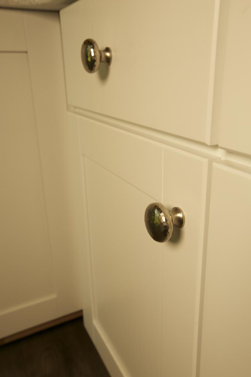 Elegant White Shaker Kitchen Cabinets