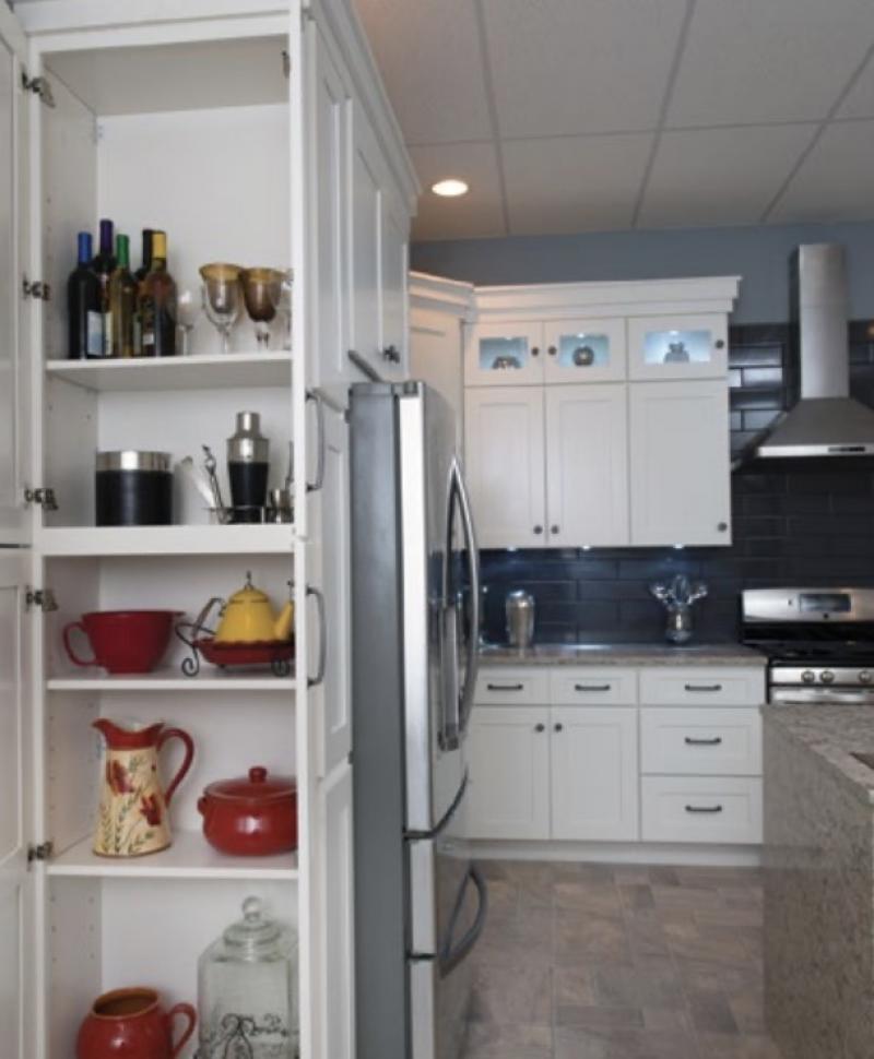 Elegant White Shaker Kitchen Cabinets