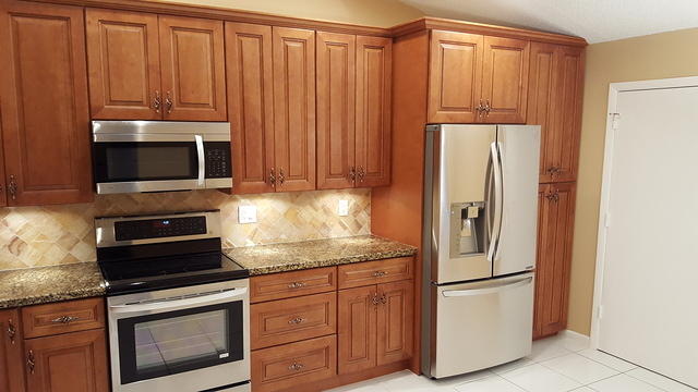 Mahogany Glazed Kitchen Cabinets