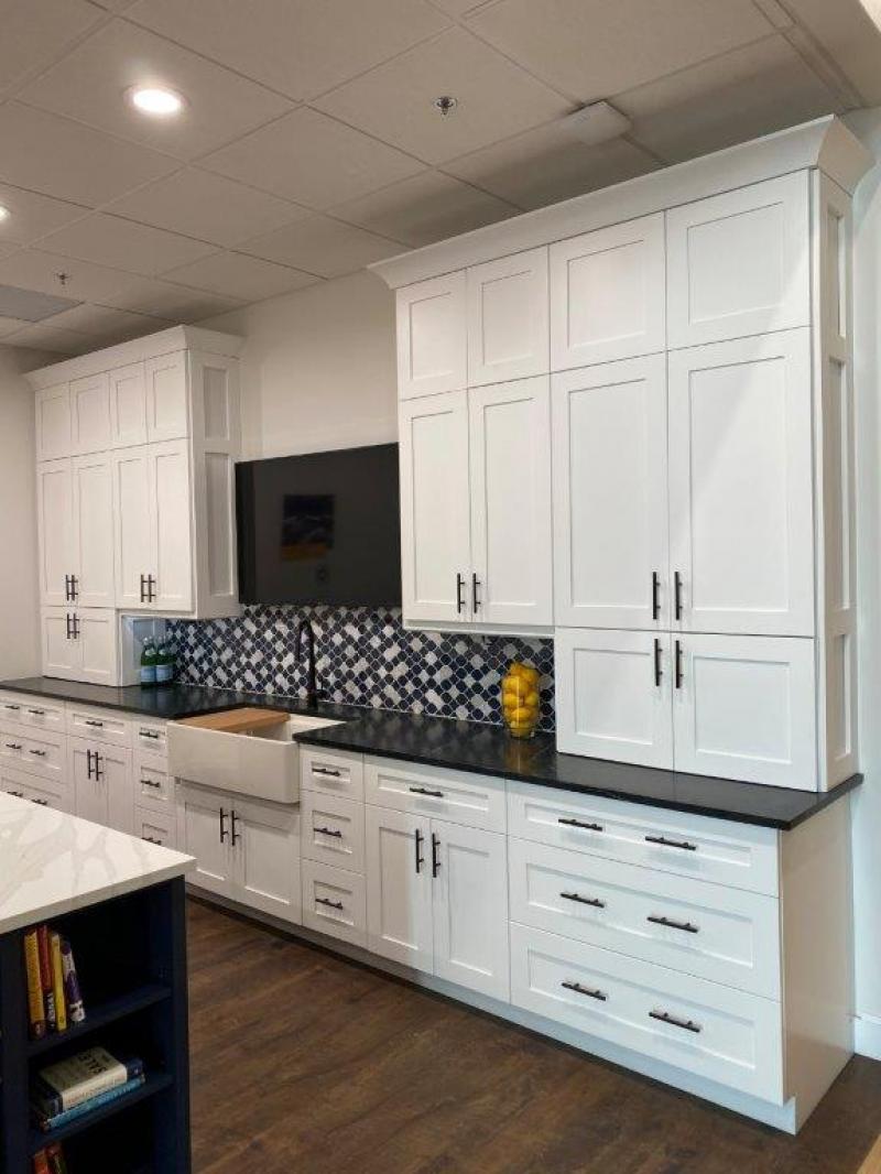 Frameless White Shaker Kitchen Cabinets