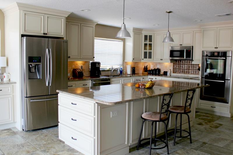 Maddox Canvas Kitchen Cabinets