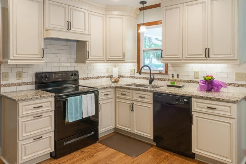 Maddox Canvas Kitchen Cabinets