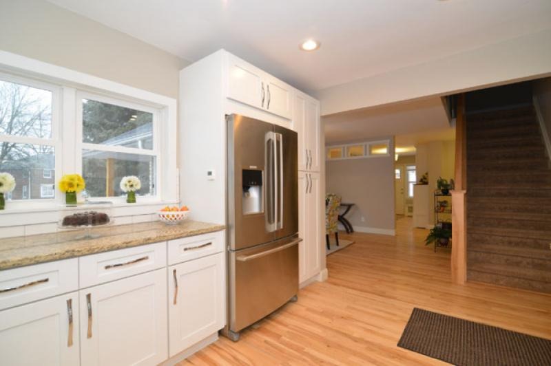 Elegant White Shaker Kitchen Cabinets