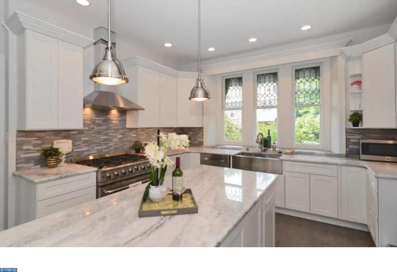 Frosted White Shaker Kitchen Cabinets